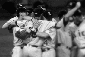 baseball-team-hug